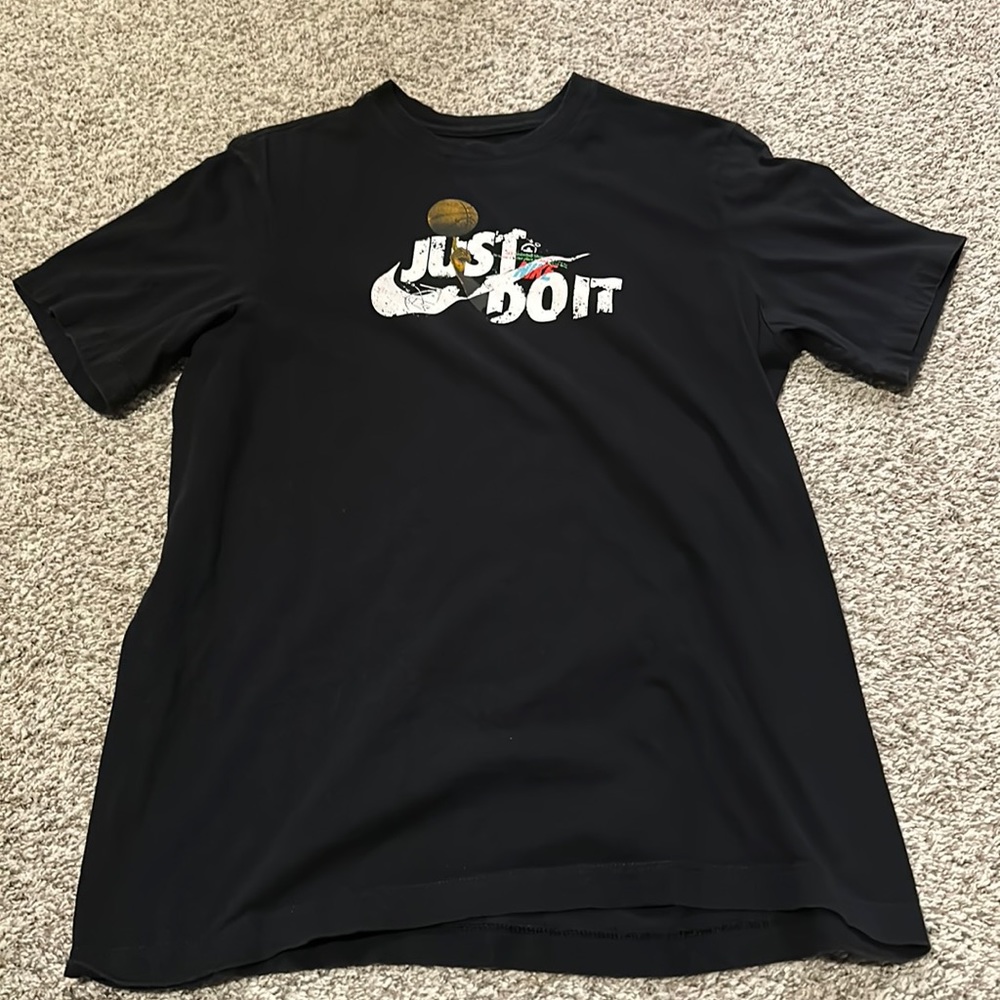 The Nike Tee Short Sleeve